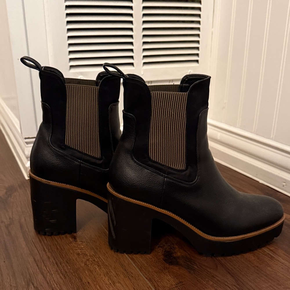 Chunky platform Chelsea boots